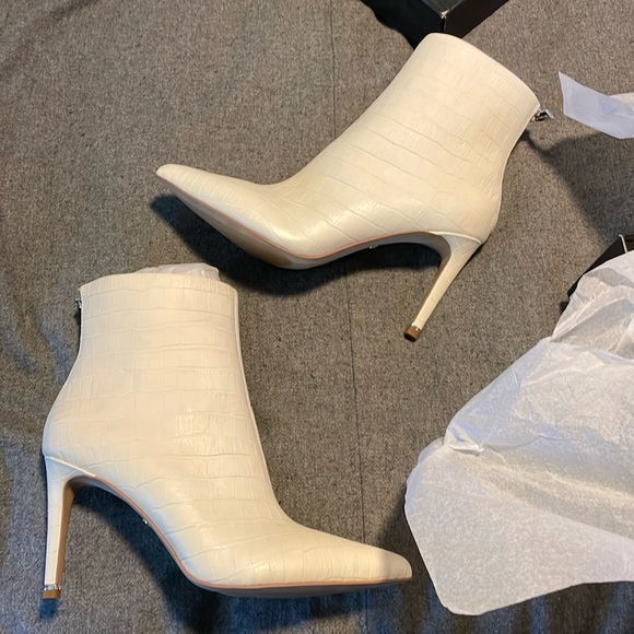 Kenneth Cole Riley bootie, NWT, 9 - Picture 2 of 9